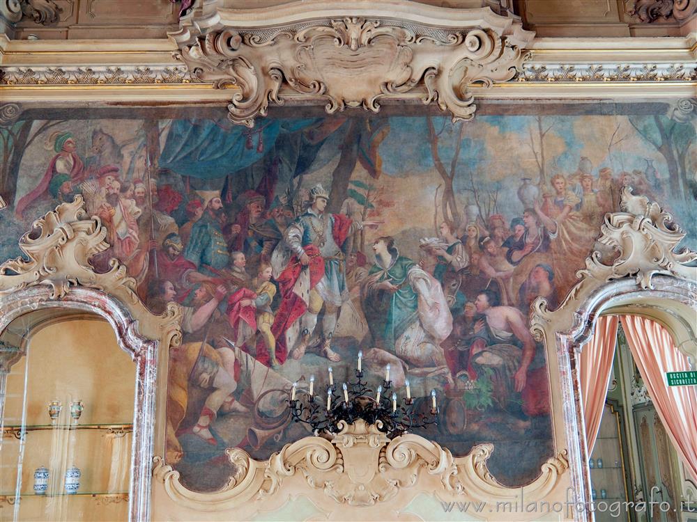 Milano - Telero in Palazzo Visconti raffigurante l'Incontro fra Ester e Re Assuero